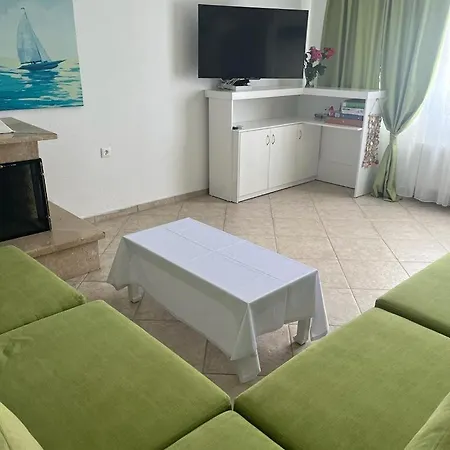 Villa Lion *